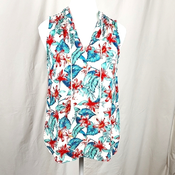 cure Tops - Floral Sleeveless Blouse - Red and Blue
